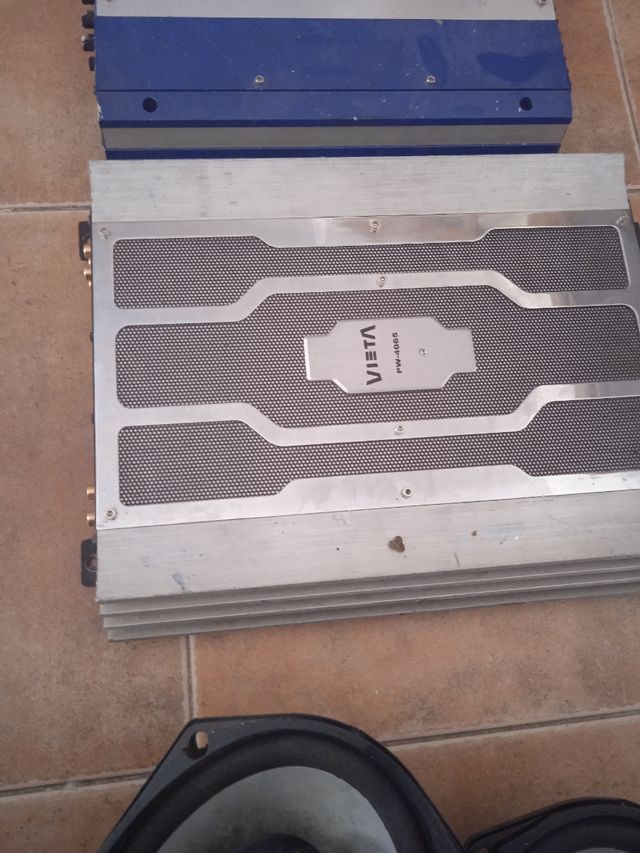 vendo amplificadores y 2 altavoces de marca