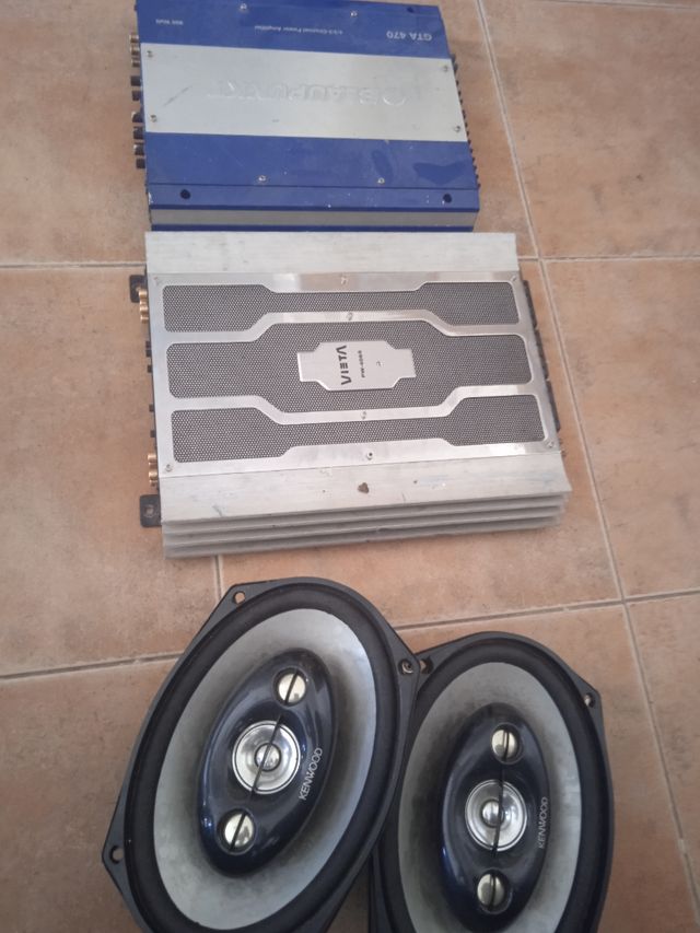 vendo amplificadores y 2 altavoces de marca