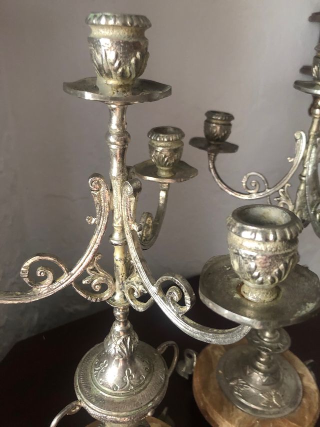 Candelabros plateados