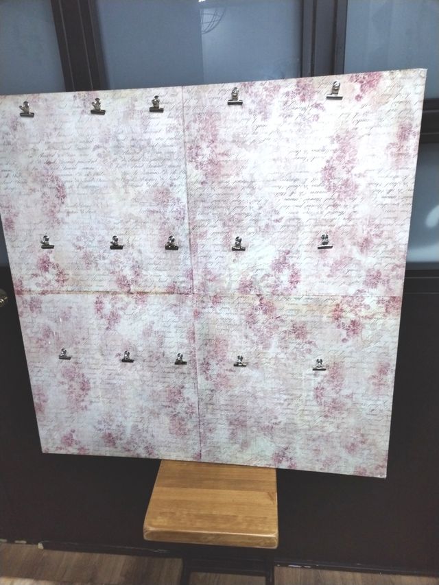 Cartello con pinze per foto