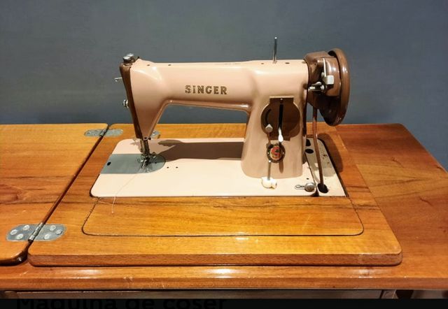  Maquina de coser SINGER
