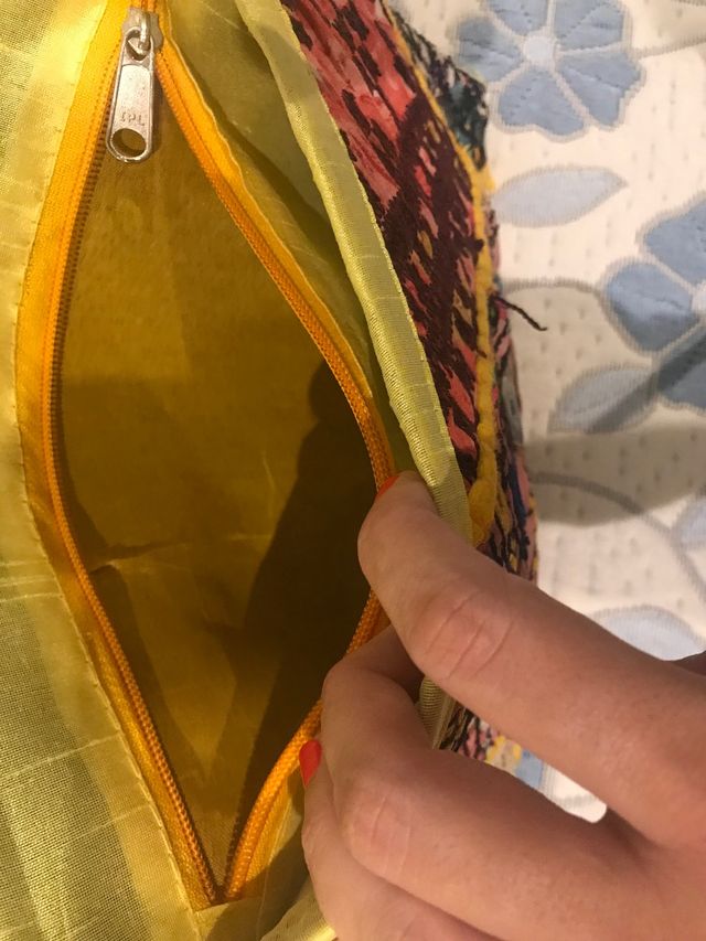 Bolso amarillo étnico