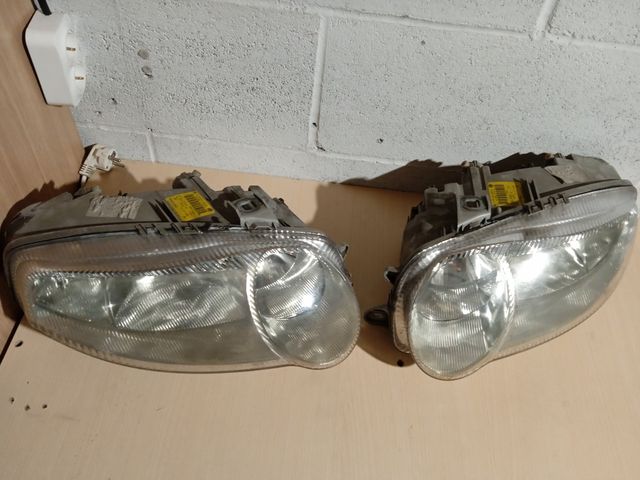 Faros Alfa 147 año 2004