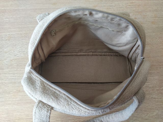 Bolso de mano, beige con flores bordadas