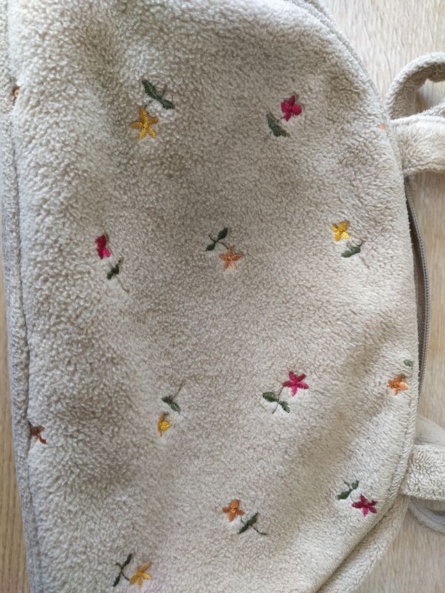 Bolso de mano, beige con flores bordadas