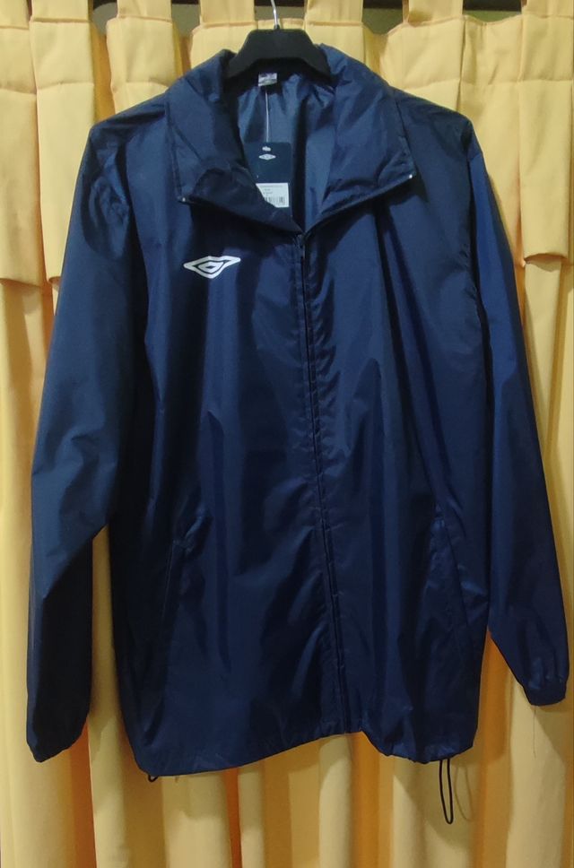 Chubasquero Umbro para chico talla M. Sin estrenar