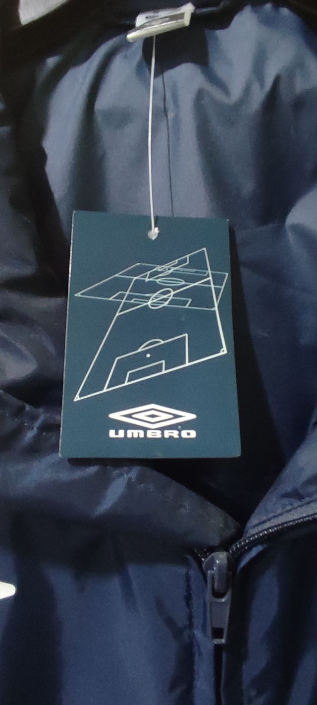 Chubasquero Umbro para chico talla M. Sin estrenar