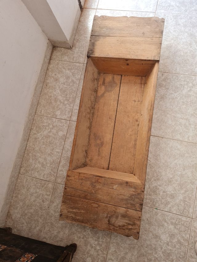 artesa de madera antiguo