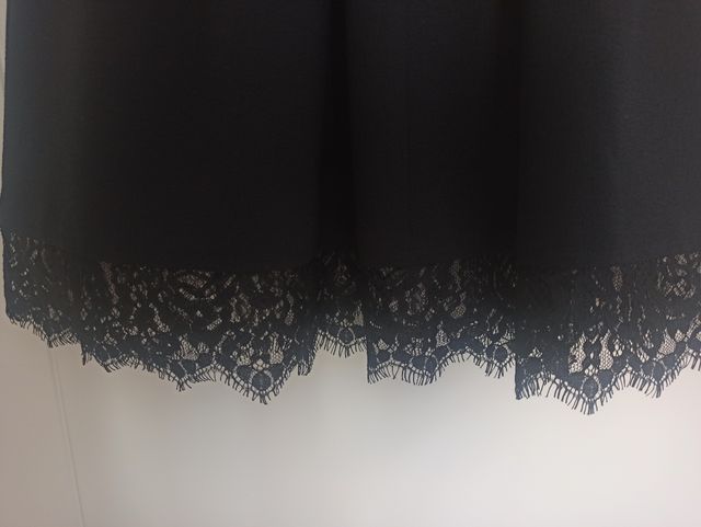 Vestido negro fiesta con puntilla de encaje