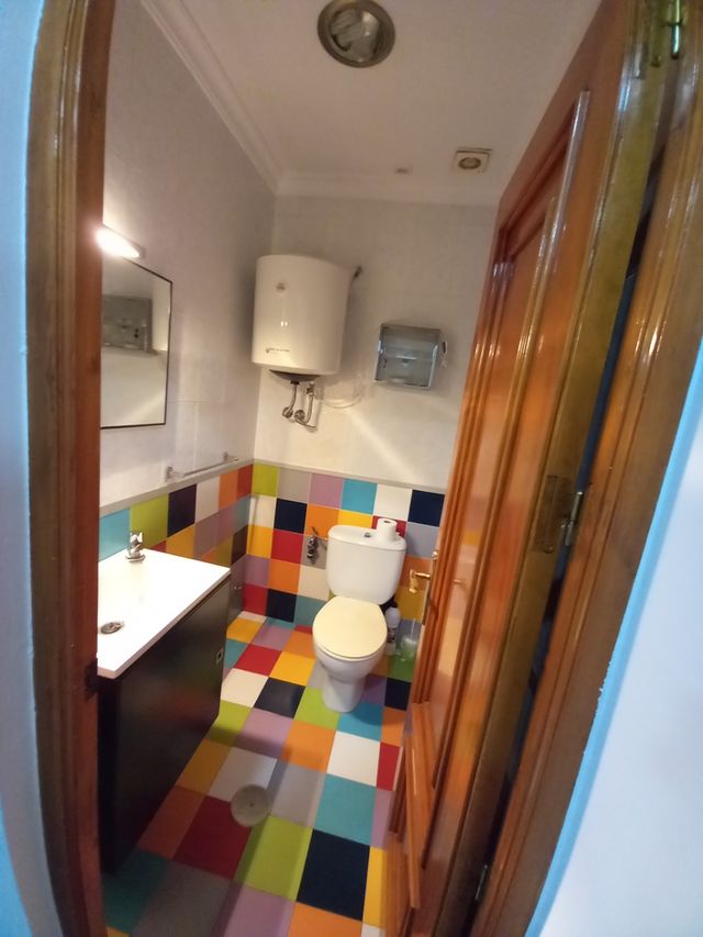 se alquila peluquería y estetica con traspaso