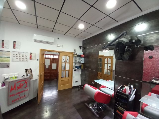 se alquila peluquería y estetica con traspaso