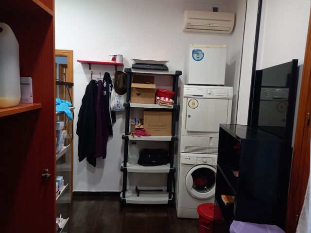 se alquila peluquería y estetica con traspaso