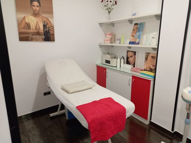 se alquila peluquería y estetica con traspaso