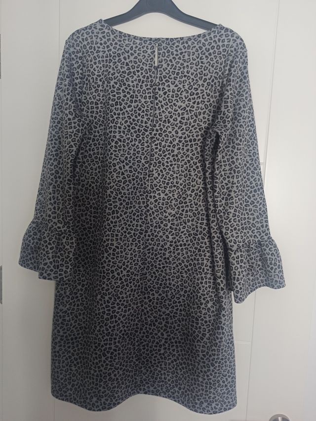 Vestido animal print con volantes