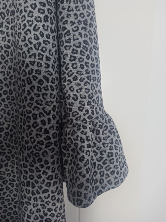 Vestido animal print con volantes