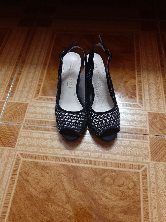 zapatos negros de vestir