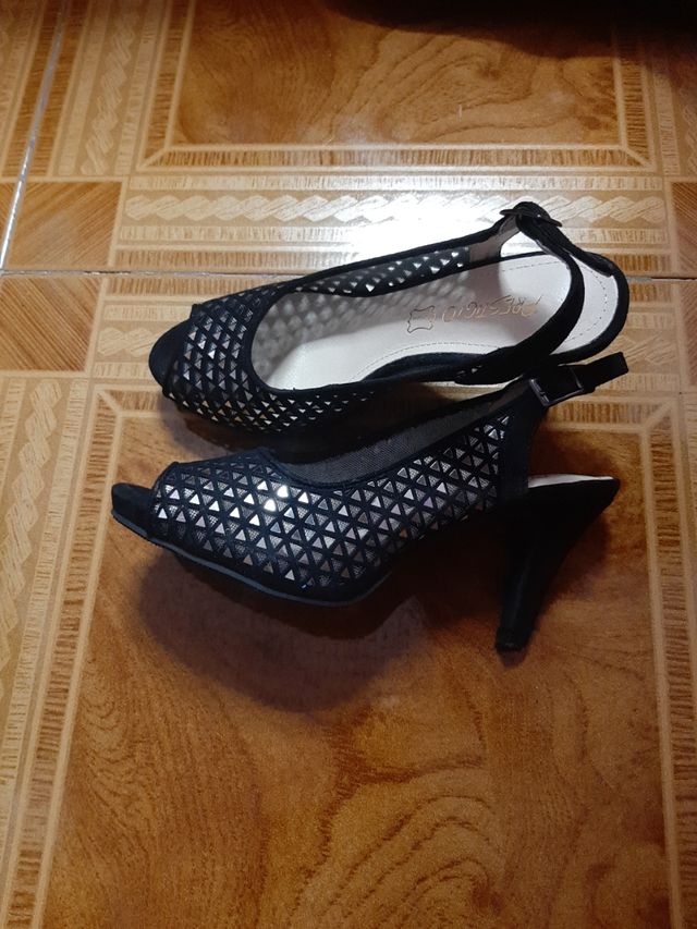 zapatos negros de vestir