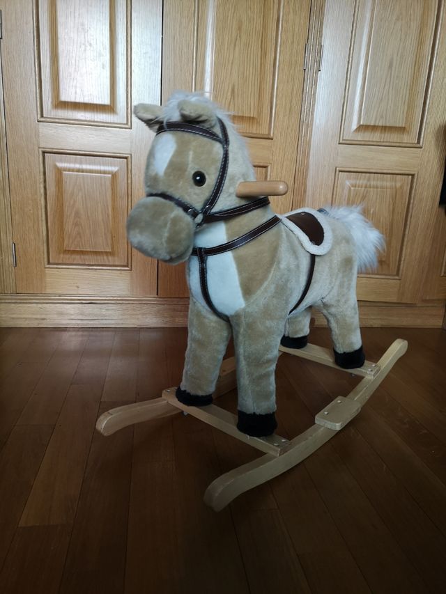 Caballo balancín peluche con sonido