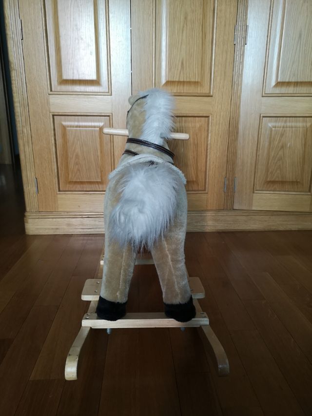 Caballo balancín peluche con sonido