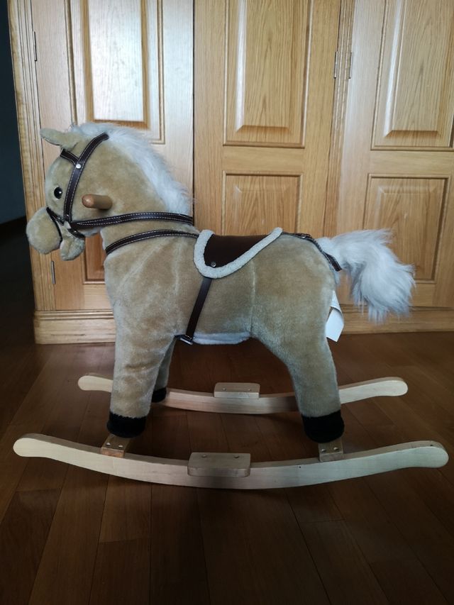 Caballo balancín peluche con sonido