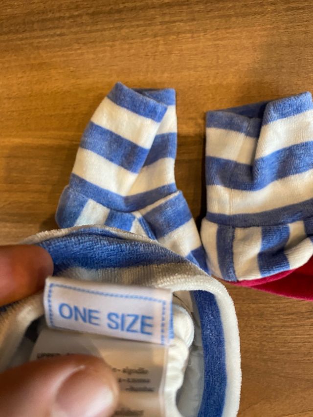 Set cappellino e babbucce scaldapiedini