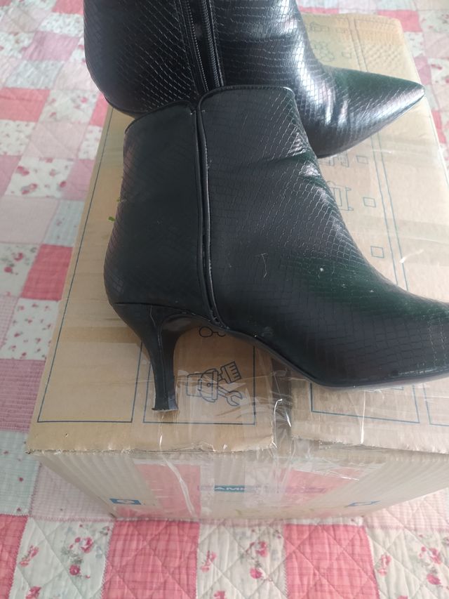 preciosos zapatos  punteros de cuero