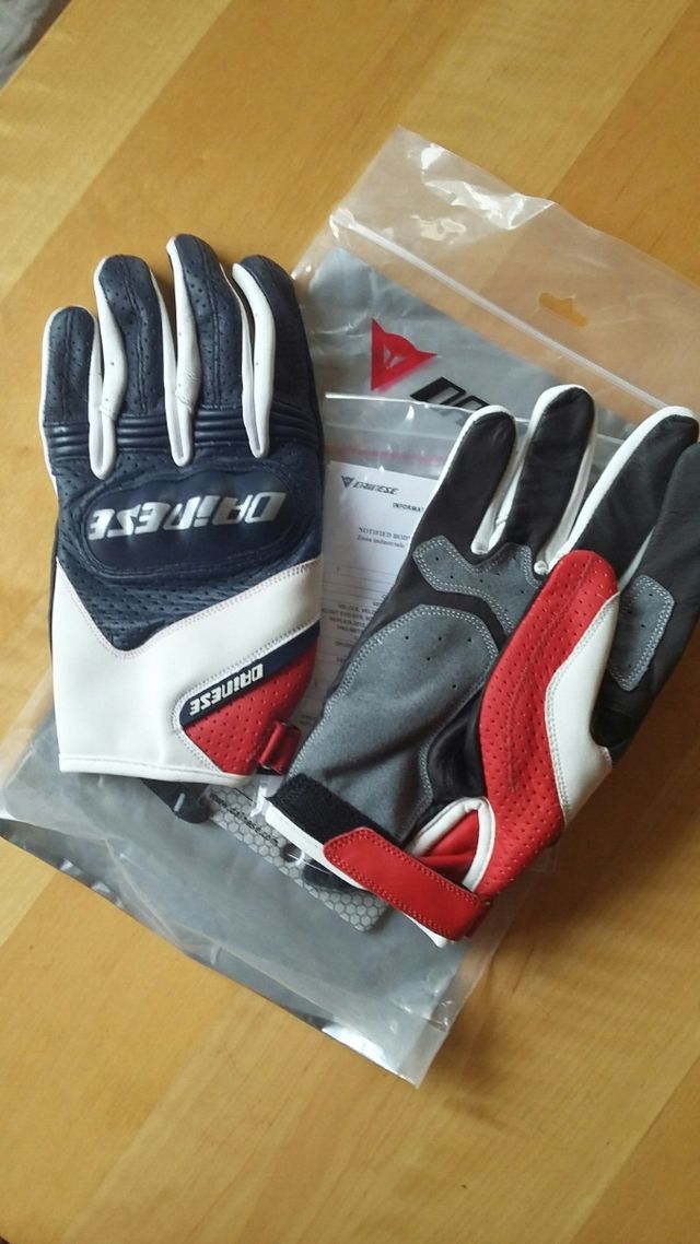 GUANTE DAINESE ESSENTIAL AZUL BLANCO ROJO