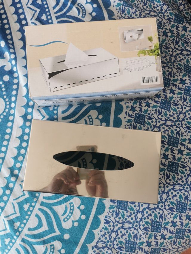 CAJA METÁLICA PARA PAÑUELOS DE COSMÉTICA.