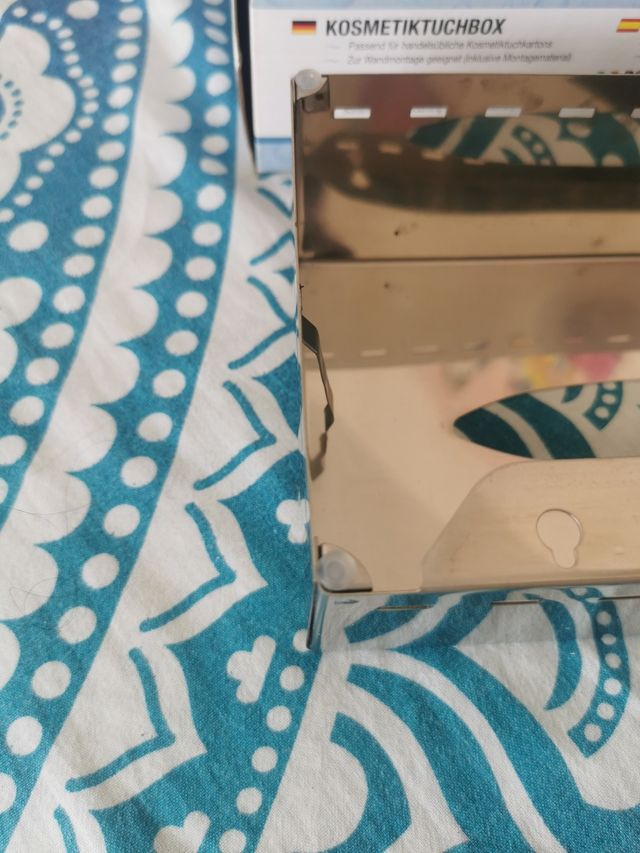 CAJA METÁLICA PARA PAÑUELOS DE COSMÉTICA.