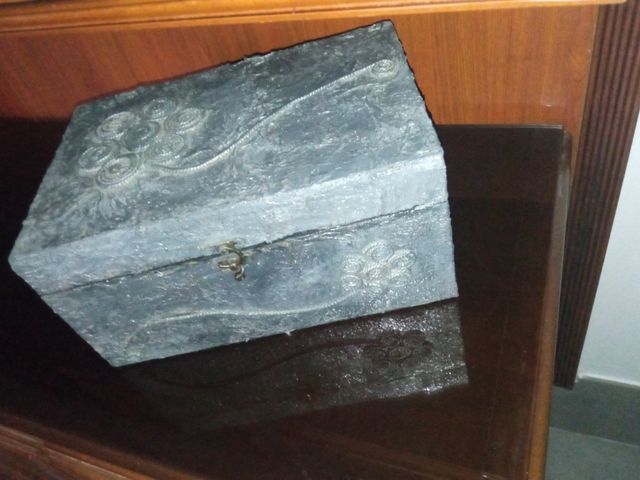 joyero,  gris plata 8 euros es grande con capasida