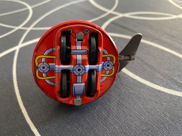 Juguete Ovni de hojalata con cuerda