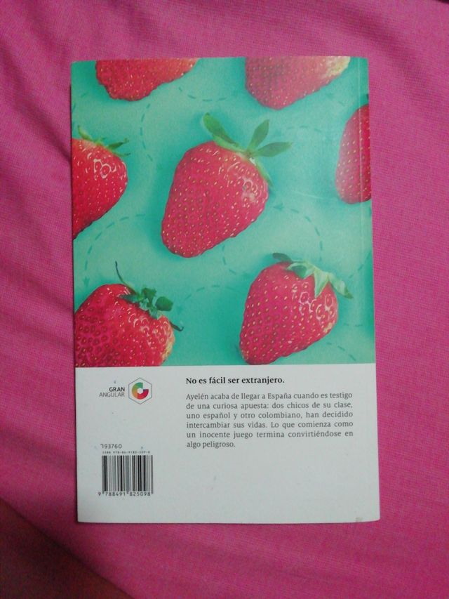 Libro: Aunque diga fresas   /   Andrea Ferrari