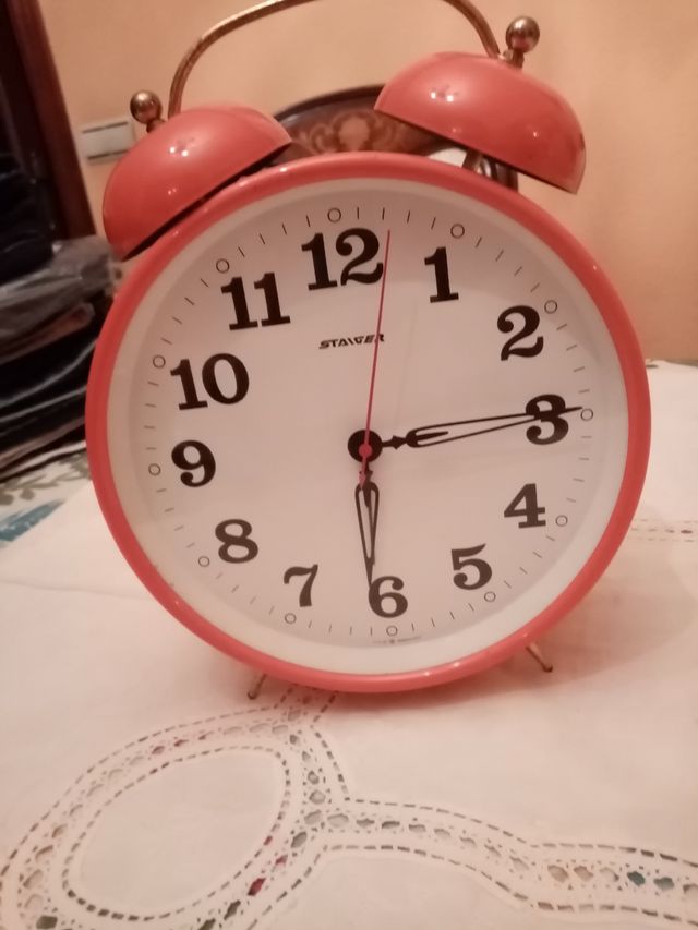 Despertador naranja.