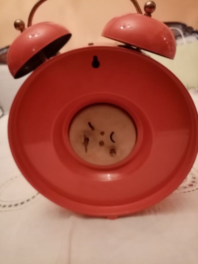 Despertador naranja.