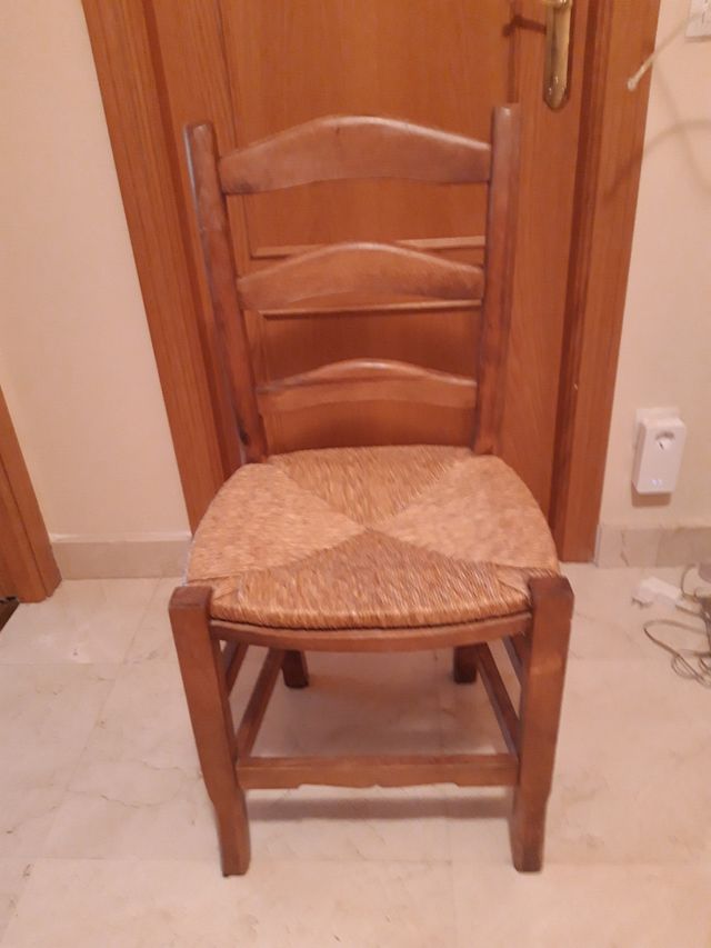 6 Sillas madera buena y enea