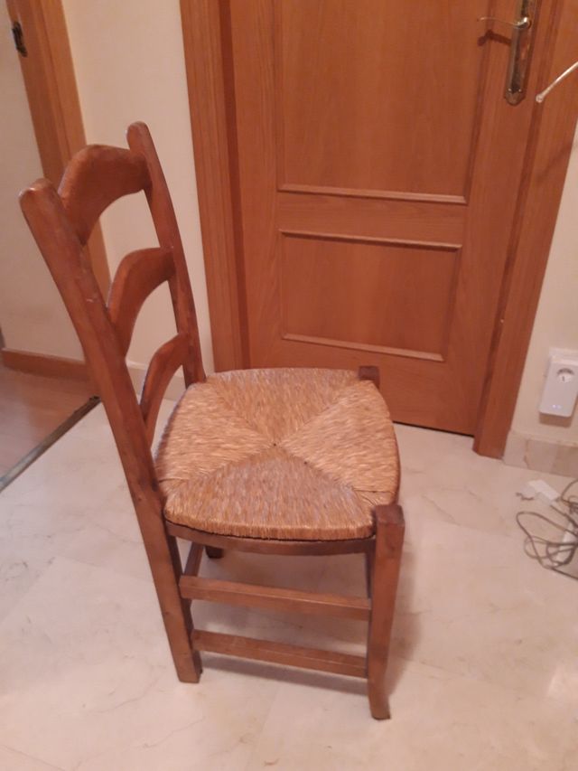 6 Sillas madera buena y enea