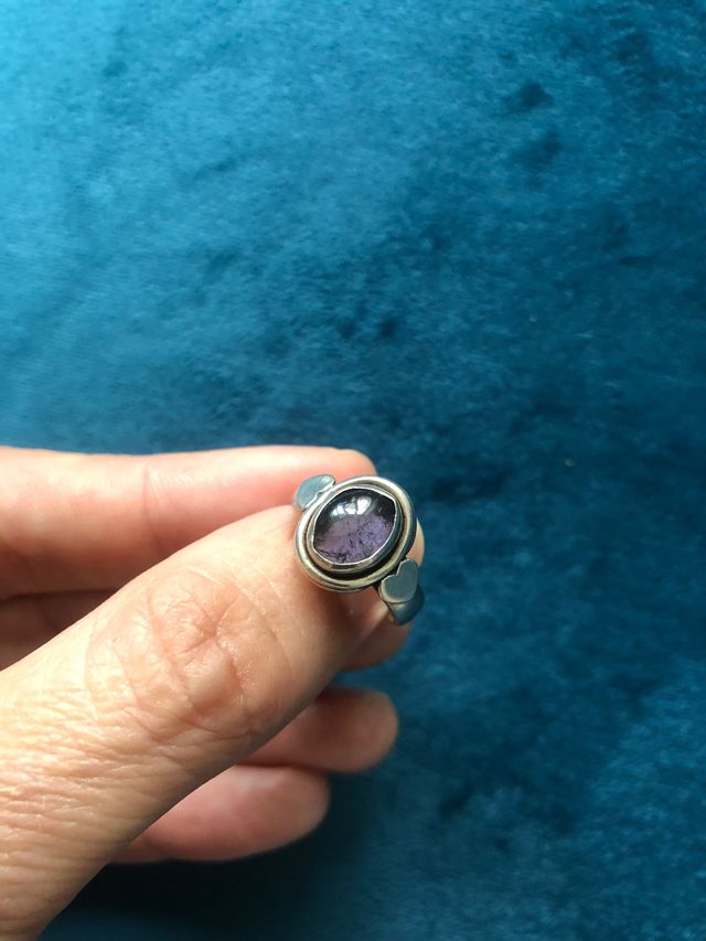 Anillo de plata y amatista