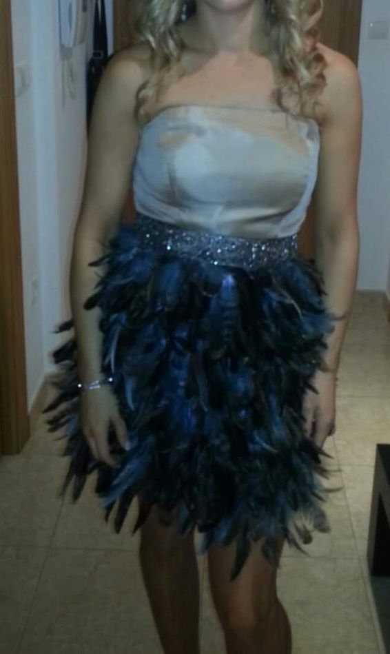 vestido plumas