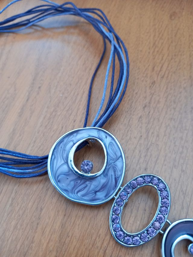 Colgante en tonos morados