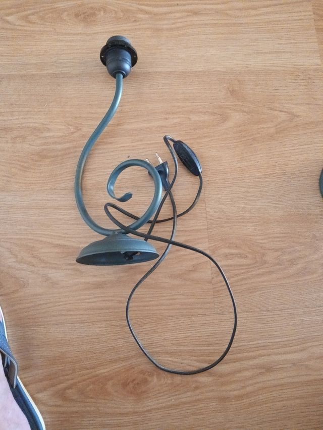 Lámpara mesilla hierro forjado