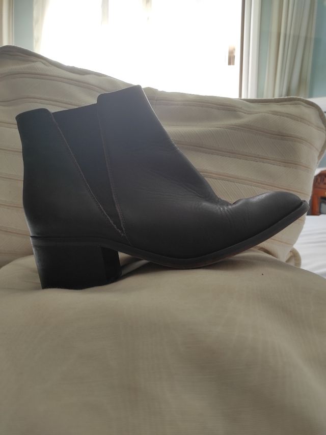 Botines marrones, talla 37, Marca Loreak Mendian