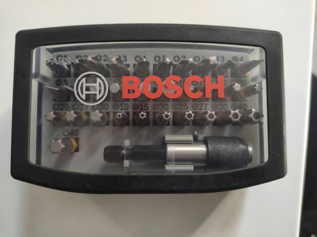Set de 32 piezas para atornillar. Marca BOSCH.