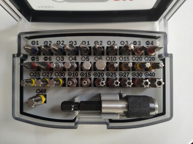 Set de 32 piezas para atornillar. Marca BOSCH.