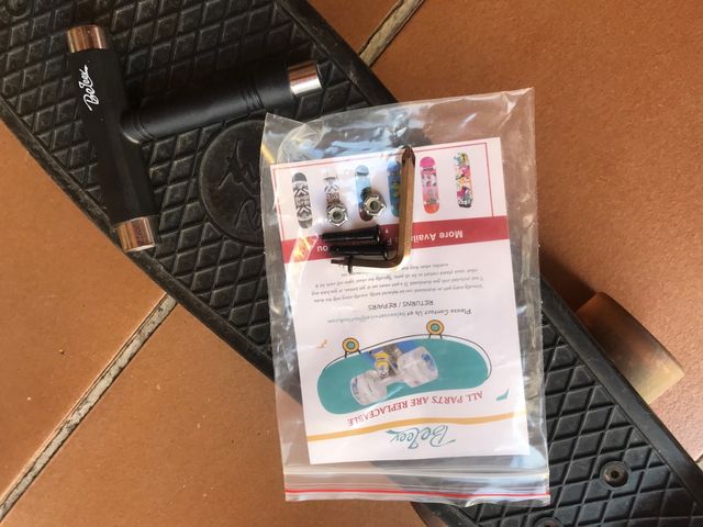 Skate de plástico com luzes