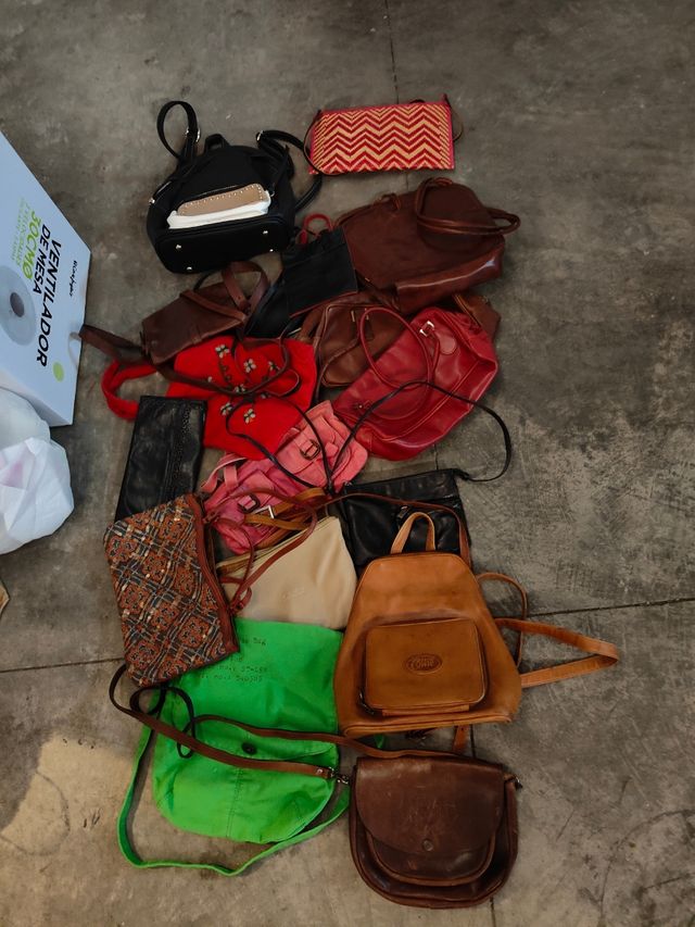 bolsos diferentes,todos 12€