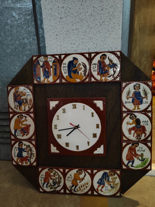 Reloj antiguo artesanal.