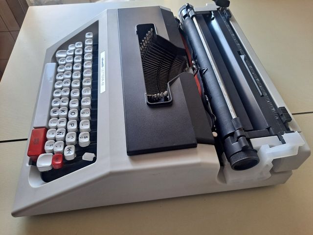 Máquina de escribir Olivetti Lettera 42