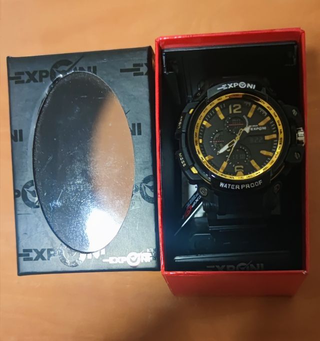 reloj EXPONI