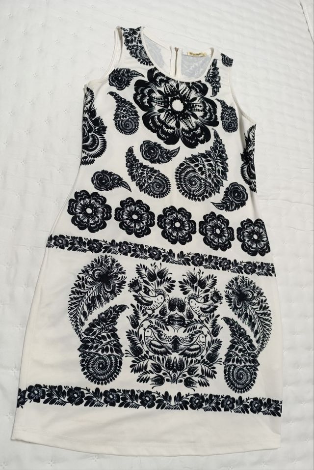 Vestido blanco y negro de 101 idees.