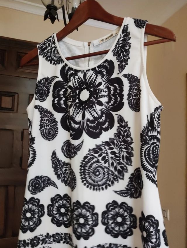 Vestido blanco y negro de 101 idees.
